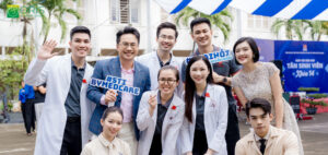 Đội ngũ bác sĩ ORIS và Medcare tham gia chương trình Ngại hỏi nhưng muốn biết dành cho sinh viên tại TP.HCM